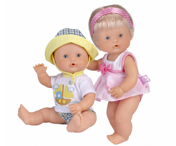 Nenuco bebe y hace pipí Nenuco bebe y hace pipí